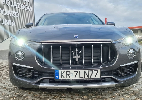 Maserati Levante cena 292999 przebieg: 53000, rok produkcji 2019 z Tarnobrzeg małe 631